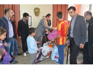 Taraftarlardan Minik Öğrencilere Anlamlı Yardım