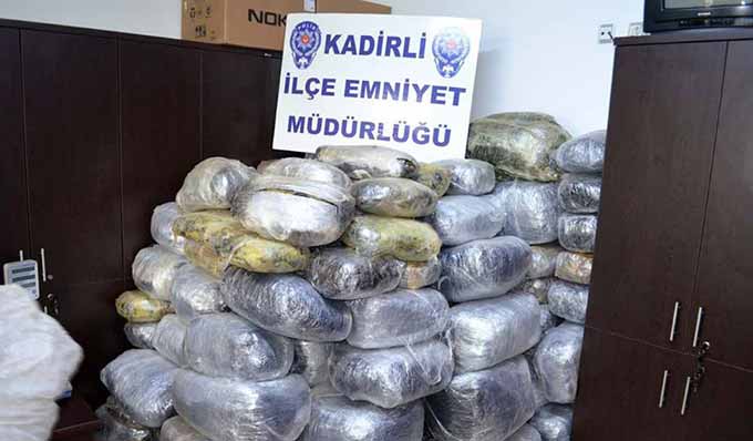 64 Kilo Esrar İle Yakalandılar