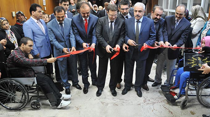 Hayata Tutunmak Sergisi Açıldı