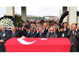 Eski Mhp’li Vekilin Cenazesinde İlginç Olay