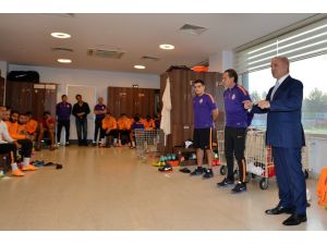 Derbi Öncesi Aysaldan Futbolculara Ziyaret