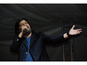 Ünlü Sanatçı Ahmet Şafak, Ülkücülere Unutulmaz Bir Gece Yaşattı