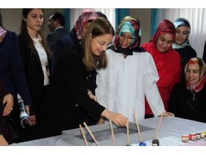 Kadınlarla Ebru Yaptı