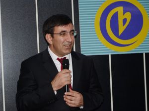 Bakan Yılmaz, Birlik Vakfını Ziyaret Etti