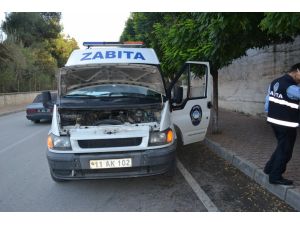 Zabıta Müdürlüğü Minibüsü Yüksek Tempoya Dayanamadı