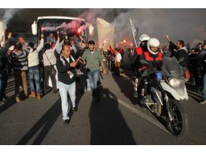 Beşiktaş’a Meşaleli Karşılama