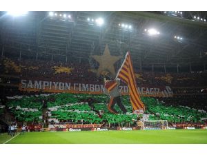 Galatasaray Taraftarından Fenerlileri Çıldırtan Kareografi