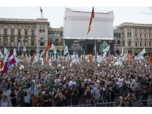 Göçmen Karşıtları Meydanlarda