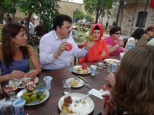 Amerika’dan Folklor Öğrenmeye Geldiler, Ezan Sesinden Etkilenip Ağladılar