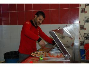 (Özel Haber) Savaştan Kaçtı Pizzacı Oldu