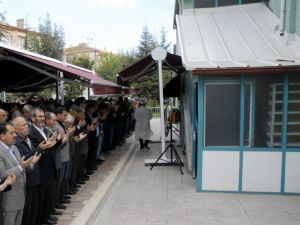 Kocası Tarafından Öldürülen Kadının Cenazesinde İmam “Helallik” Almayı Unuttu