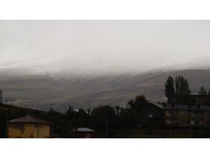 Bitlis’te Yüksek Kesimlere Kar Yağdı