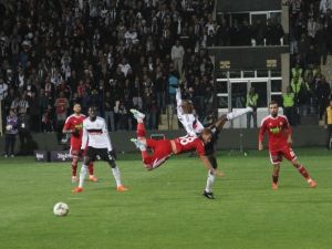 Kartal Demba Ba İle Uçtu