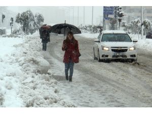 Yüksekova’da Kar Esareti