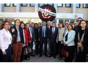 Chp, Denizli Adalet Sarayına Siyah Çelenk Bırakıp Oturma Eylemi Yaptı