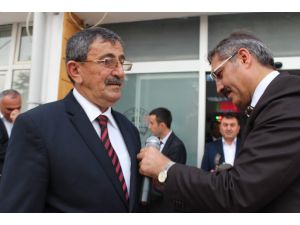 Çaycı Olarak İşe Girdi, Müdür Olarak Emekli Oldu