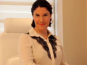 Küçük Göğüsler Mutsuz Ediyor