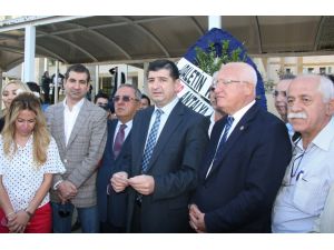 Chp’den Adliyeye Siyah Çelenk