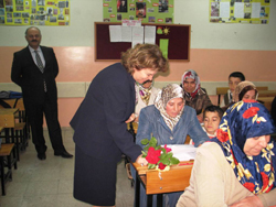 Hanımefendiden Eğitime tam destek