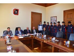 “Gençliğe Sporla Bakış” Projesi İmza Töreni Gerçekleşti