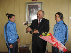 Akgül Başarılı öğrencileri kabul etti