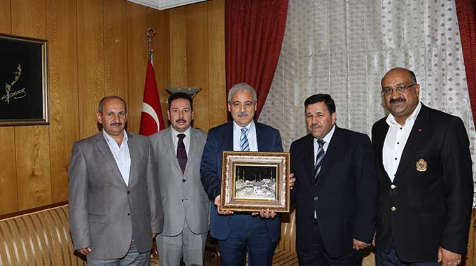 Camiler Haftasında Valiye anlamlı ziyaret