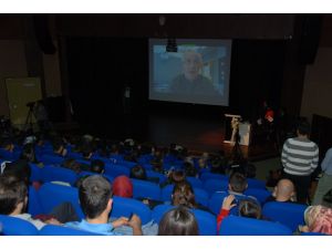 Chomsky Sdüden Dünyaya Seslendi