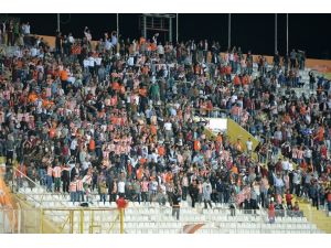 Adanada 22 Taraftara Adli İşlem