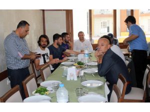 Mersin İdmanyurdulu Futbolculara Moral Yemeği