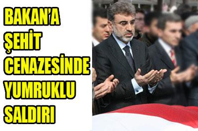 Bakan Yıldıza yumruklu saldırı 