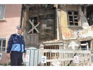 Balıkesirde Metruk Evler Tehlike Saçıyor