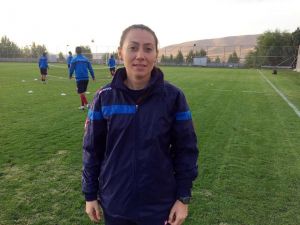 Futbolla Sokakta Tanışan Duygu Şimdi Elazığsporun Antrenörü