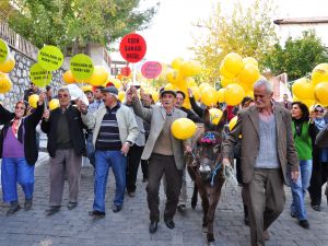 “entelköy-efeköy’e Karşı” Filmine Renkli Başlangıç