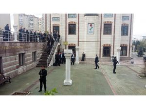 Başbakan Ahmet Davutoğlu, Cuma Namazını Başyazıcıoğlu Camiinde Kıldı