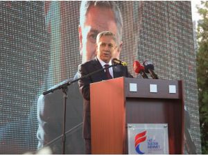 Bülent Arınç: “Üniversiteye Tuvalet Penceresinden Giren Kızımın Yaka Paça Atılışını Hatırladım”