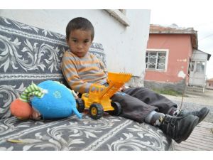 Ameliyat Olmazsa Yürüyüp Konuşamayacak