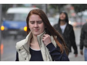 Balıkesirde Yağmur Vatandaşları Hazırlıksız Yakaladı