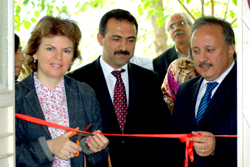 Hanımefendi HEM’in Sergilerini açtı