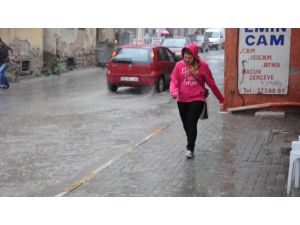 Balıkesirde Yağmur Etkili Oluyor