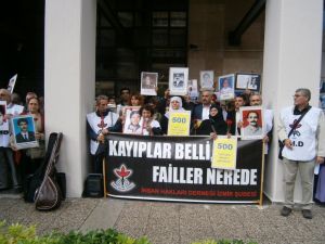 İzmirde Cumartesi Anneleri’ne Destek Eylemi