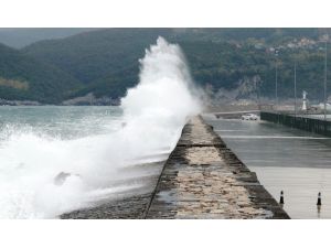 Amasrada Dalga Boyu 12 Metreye Ulaştı