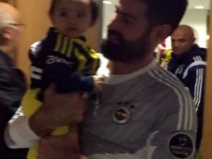 Volkan Galibiyeti Kızıyla Kutladı