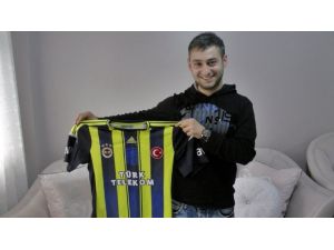 Dünya Evine Sarı-lacivert Girdiler