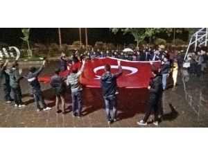 Ülkücüler Yağmur Altında Dua Etti