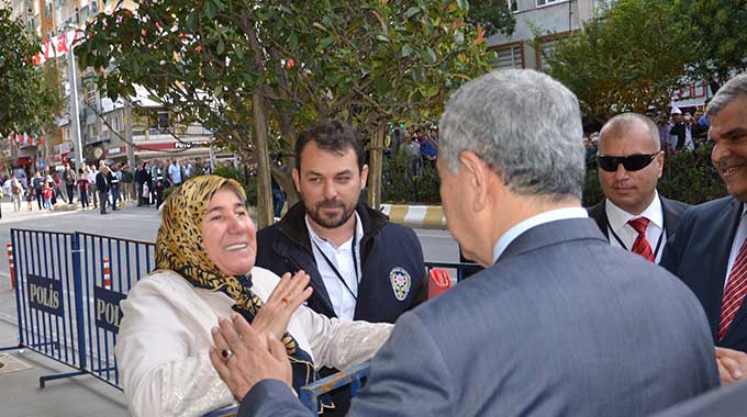 Sırma Teyzeden Arınça Polise tokat attırmayın
