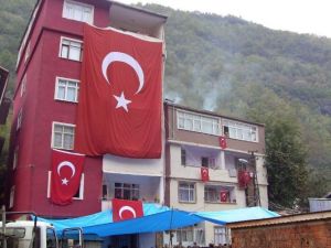 Artvin Şehidine Ağladı