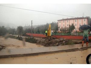 Evleri Su Bastı