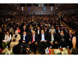 Hkü’de ‘Gaziantep Liderlik Zirvesi’ Düzenledi