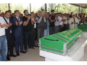 Baba Göğebakan Yer Olmadığı İçin Oğlunun Yanına Defnedilemedi