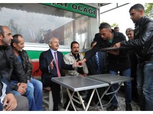 Vatandaşlarla Çay İçip Sohbet Etti